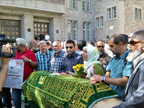 Aktion vor em Rathaus Neukölln Aktion 21.6.2017